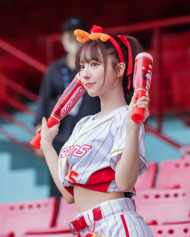 三上悠亜开球惹风波!日本意见两极、暗黑界的人这么看⋯